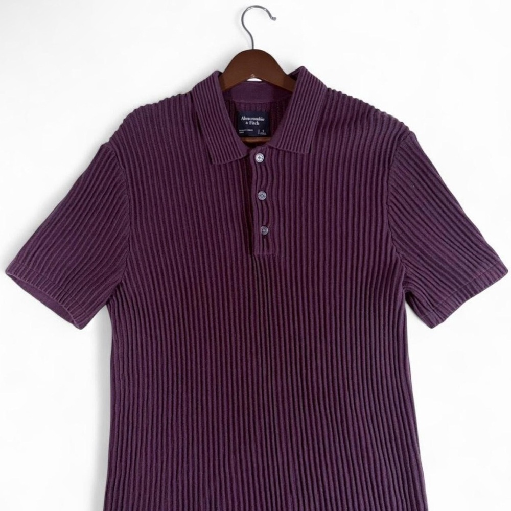 Abercrombie Ribbed Plisse Knit Polo Shirt Burgundy– Size Small